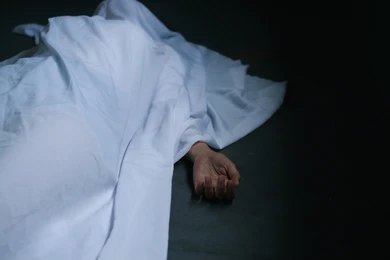 Two women fell from a hill while returning home, one died and the other is seriously injured, both of them were sister-in-law and elder sister-in-law.